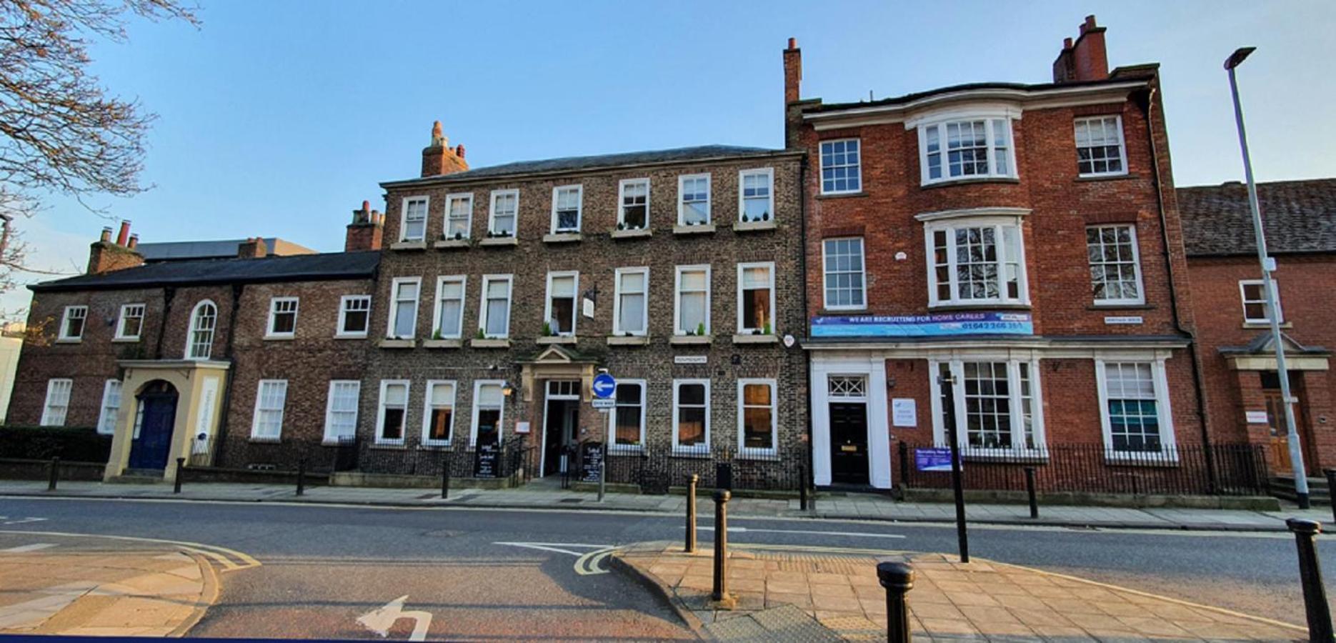 Apartment 5 - Two Bedroom Luxury Apartment Close To Town, Mainline Rail & Theatre Stylish And Comfortable Darlington  Exterior photo